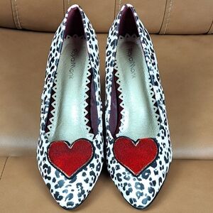 Royal Monk Leopard Heart Toe Heels Womens Size 6.5 Animal Print Pointed Pump